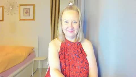 Nicole online show from February 8, 7:27 pm