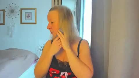 Nicole online show from March 3, 9:33 am