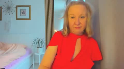 Nicole online show from February 6, 8:39 am