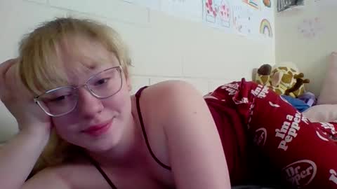 Katie online show from March 28, 5:14 pm