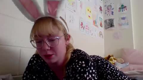Katie online show from April 5, 8:28 pm