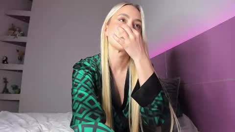 Anna online show from February 7, 8:23 pm