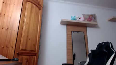 blondyelena online show from December 1, 4:49 pm