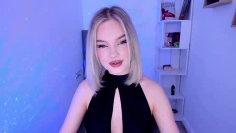 Snapshot of bloomingheart chatting on March 3, 7:49 pm Sophia online show from March 3, 7:49 pm
