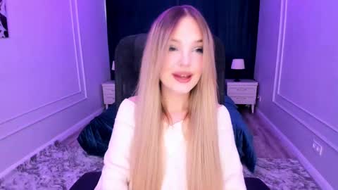Snapshot of bloomingheart chatting on February 21, 11:44 am Sophia online show from February 21, 11:44 am