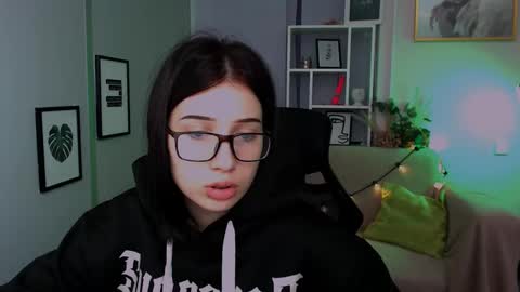 Jasmine online show from December 18, 11:13 am