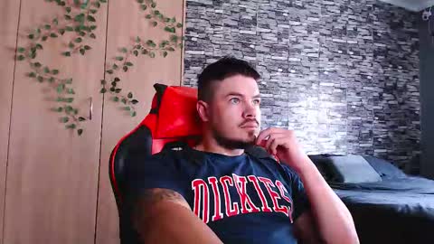 blueeyeboy0 online show from November 11, 12:18 pm