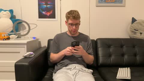 blueeyedtallguy online show from December 16, 4:23 am