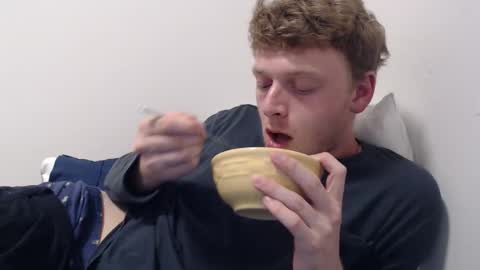 blue eyed twink online show from February 3, 3:48 am