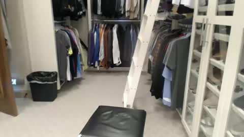 blueisles online show from November 18, 8:01 pm