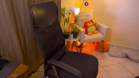 Snapshot of bluemysticlady chatting on October 22, 12:40 pm FLORAA online show from October 22, 12:40 pm