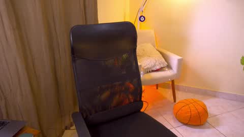 FLORAA online show from November 15, 2:51 pm