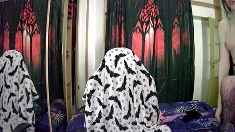 Snapshot of bluerose98 chatting on December 20, 9:28 pm Bluerose online show from December 20, 9:28 pm