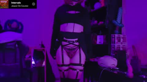 Blue online show from February 16, 11:14 pm