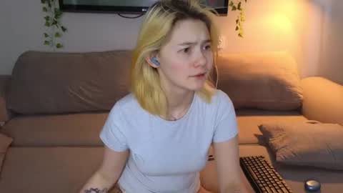 Alice and David online show from July 17, 1:18 am