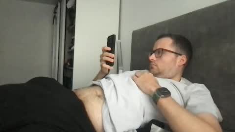 bobbele94 online show from December 16, 12:33 pm