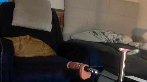 Snapshot of bobbytoyyboy chatting on March 2, 5:36 pm bobbytoyyboy online show from March 2, 5:36 pm