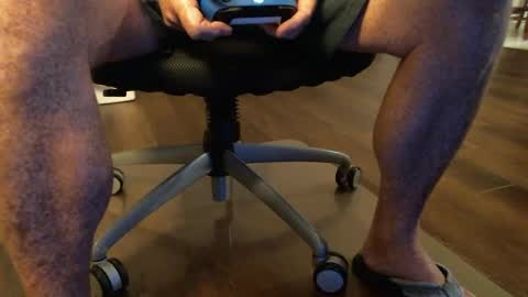 Snapshot of bone2play chatting on March 4, 2:06 am FRECKLES online show from March 4, 2:06 am