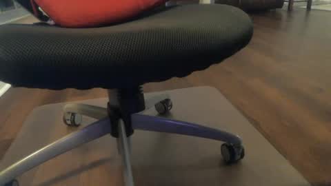 Snapshot of bone2play chatting on February 24, 1:57 am FRECKLES online show from February 24, 1:57 am