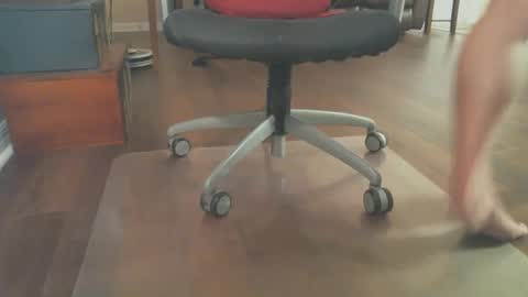 Snapshot of bone2play chatting on October 8, 1:35 am FRECKLES online show from October 8, 1:35 am