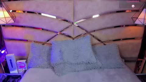 bonet_iris online show from May 13, 4:05 pm