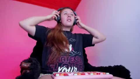 Bonnie Help me reach 500 likes online show from January 9, 8:25 pm