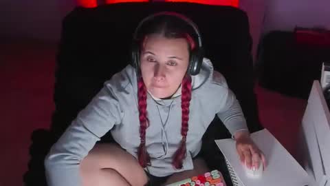 Bonnie Help me reach 500 likes online show from October 22, 10:44 pm