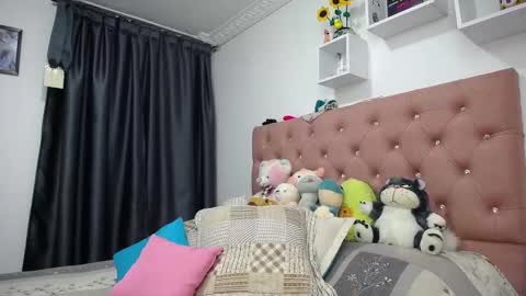 Soffy Brooks Independent model online show from October 6, 4:08 am