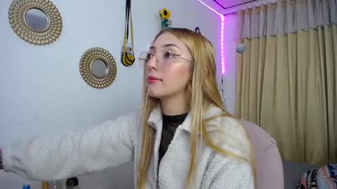 Soffy Brooks Independent model online show from March 5, 3:08 am