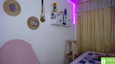 Soffy Brooks Independent model online show from February 14, 7:28 am