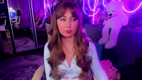 Mira online show from November 3, 7:37 pm