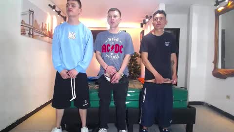 THOMAS AND DAMIAND online show from December 22, 7:20 pm