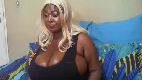 bouncingboobsxx online show from April 18, 9:44 am