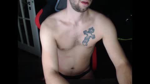 Snapshot of boy_t0y89 chatting on December 10, 6:49 pm boy_t0y89 online show from December 10, 6:49 pm