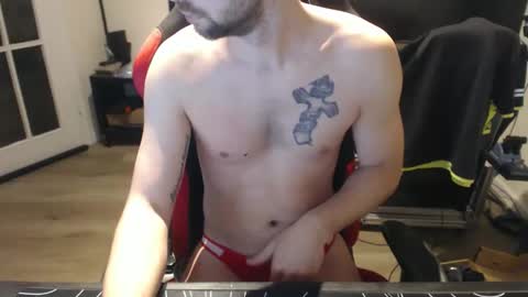 boy_t0y89 online show from December 3, 5:52 am