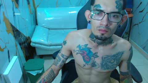 boy_tatto77 online show from April 28, 11:47 am