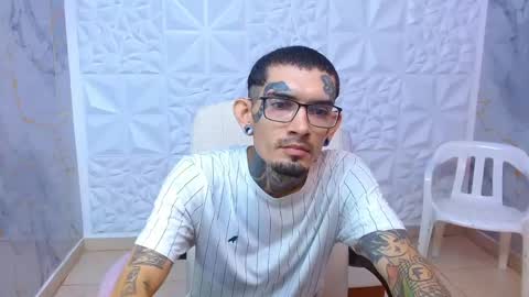 boy_tatto77 online show from May 1, 11:48 am