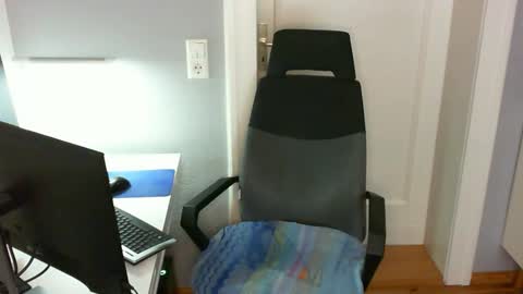 Julian online show from November 9, 1:47 pm