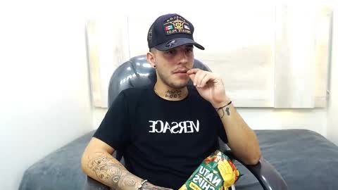 MAX online show from February 3, 8:02 am