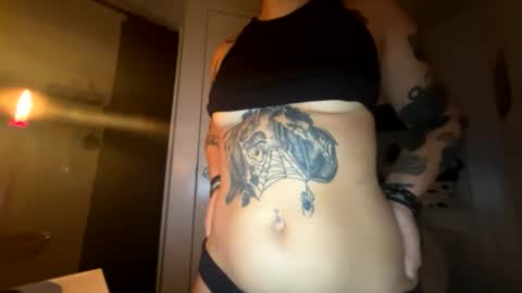 Snapshot of bpdqueen1989 chatting on October 8, 12:18 am bpdqueen1989 online show from October 8, 12:18 am