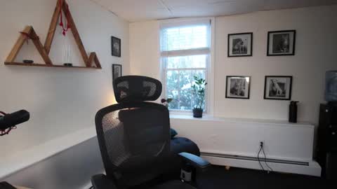 BradBronton online show from December 15, 12:45 pm