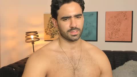 bradleymartin7 online show from April 1, 12:55 am