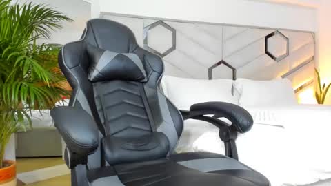 Brandon and Nath online show from February 27, 6:24 am