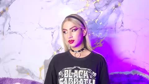 briana_white online show from March 24, 9:10 pm