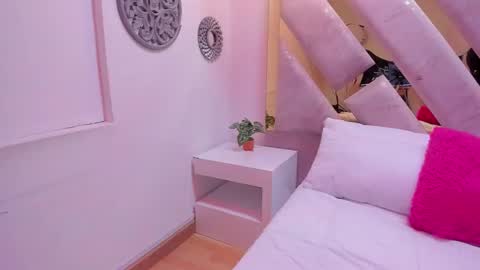 Snapshot of briannahill_ chatting on October 22, 12:29 pm Brianna online show from October 22, 12:29 pm