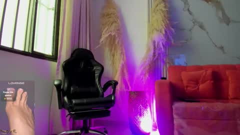    online show from October 17, 12:42 pm