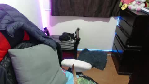 scarleth    follow mee 3 kis online show from March 7, 5:18 am