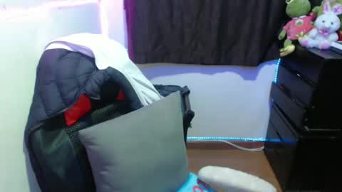 scarleth    follow mee 3 kis online show from March 2, 3:24 am