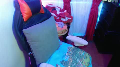 scarleth    follow mee 3 kis online show from February 9, 12:49 am