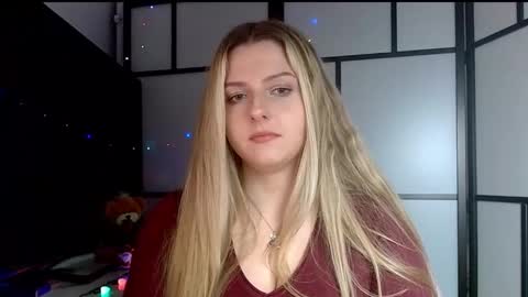 BritneyGlow online show from December 13, 11:06 pm